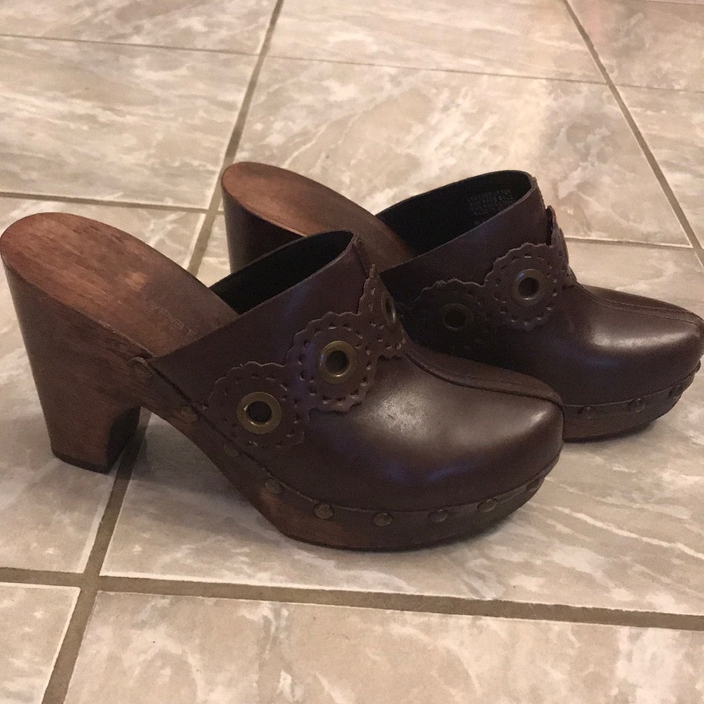 Nine West brown clogs